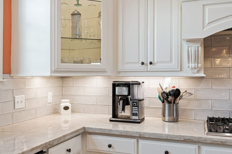 House, 5 Bedrooms | Private kitchen | Fridge, oven, coffee/tea maker, toaster