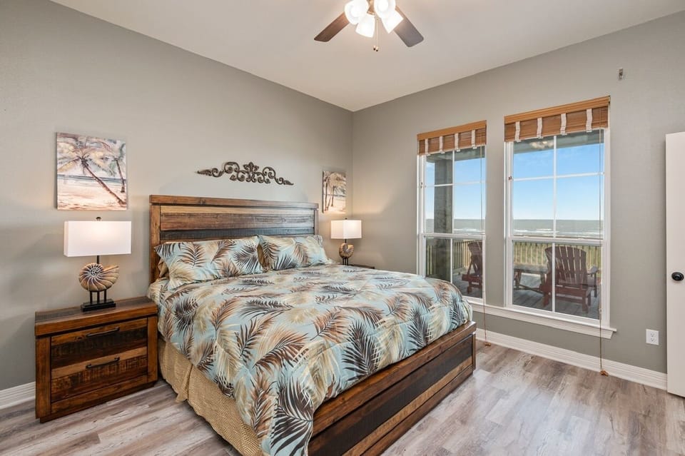 Kathleen's Retreat 5 Bedroom Home by RedAwning House in Bolivar Peninsula