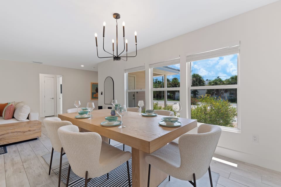 Stunning Dining room.