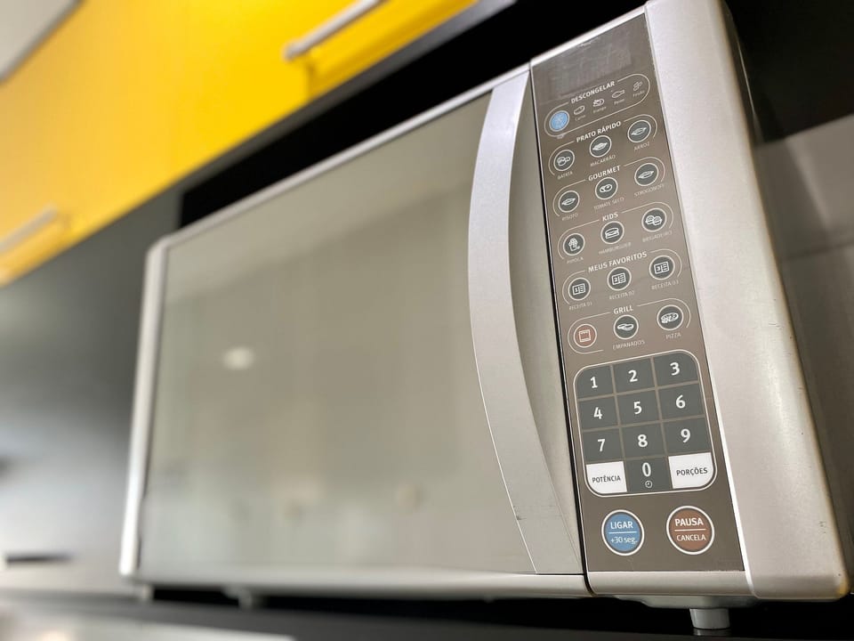 Comfort Apartment | Microwave