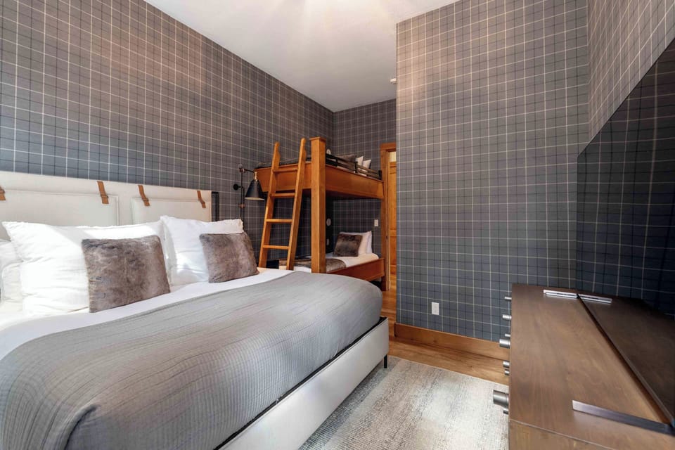 Bedroom Five - Bunk Room - Summer