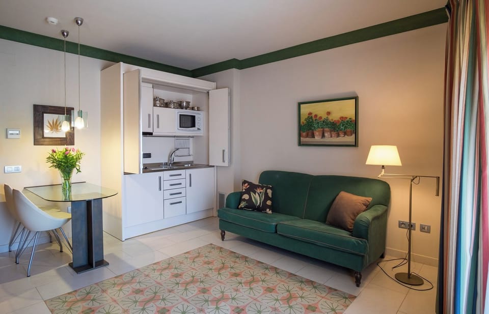 1 bedroom, in-room safe, desk, soundproofing