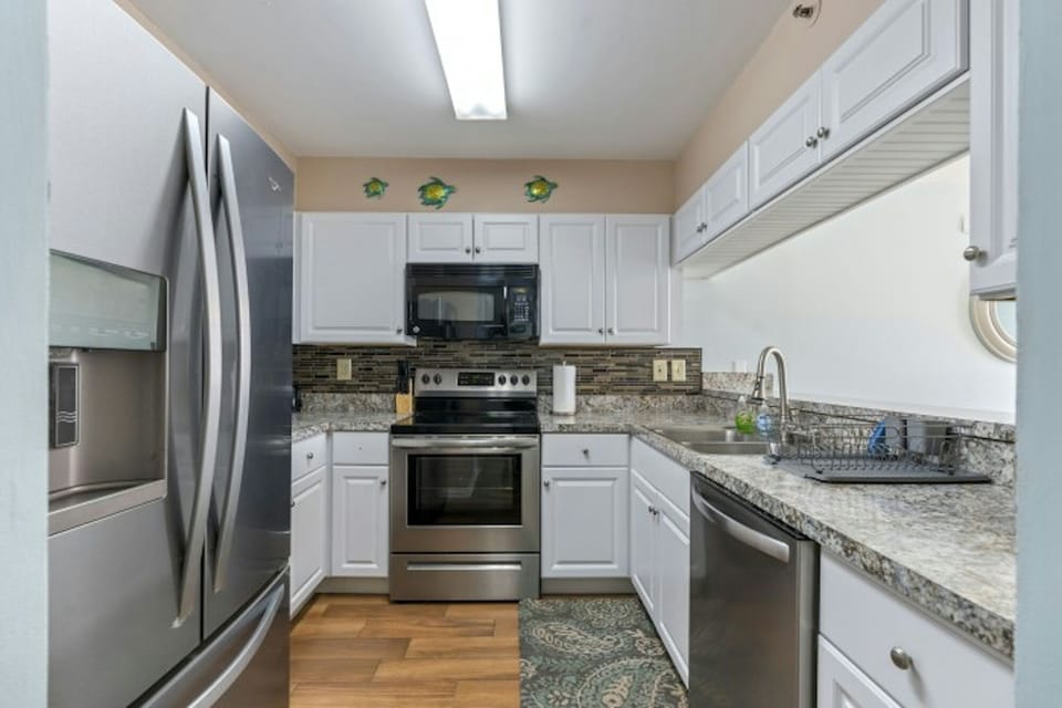 All modern appliances to make meal preparation a breeze.