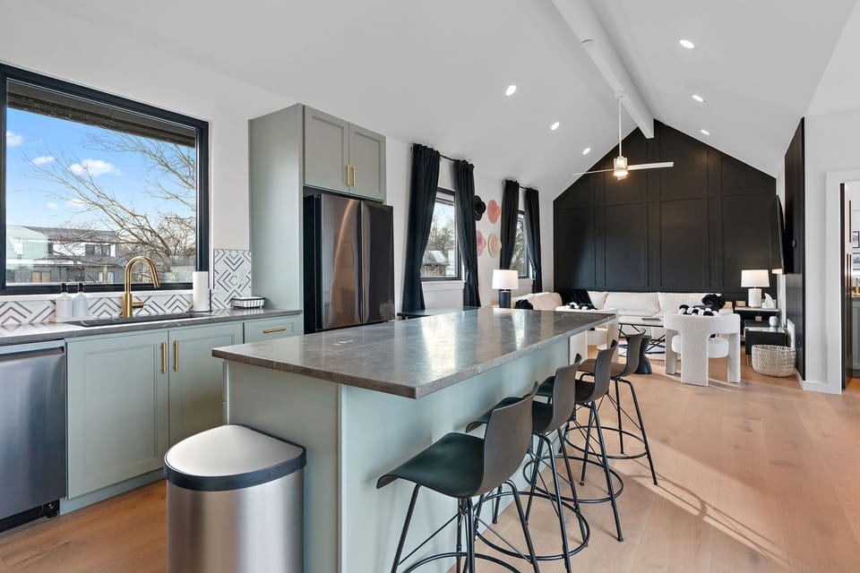 Kitchen & Living Room (1)