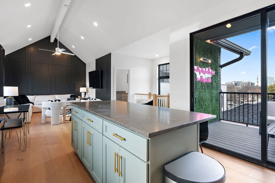 Kitchen & Living Room (2)