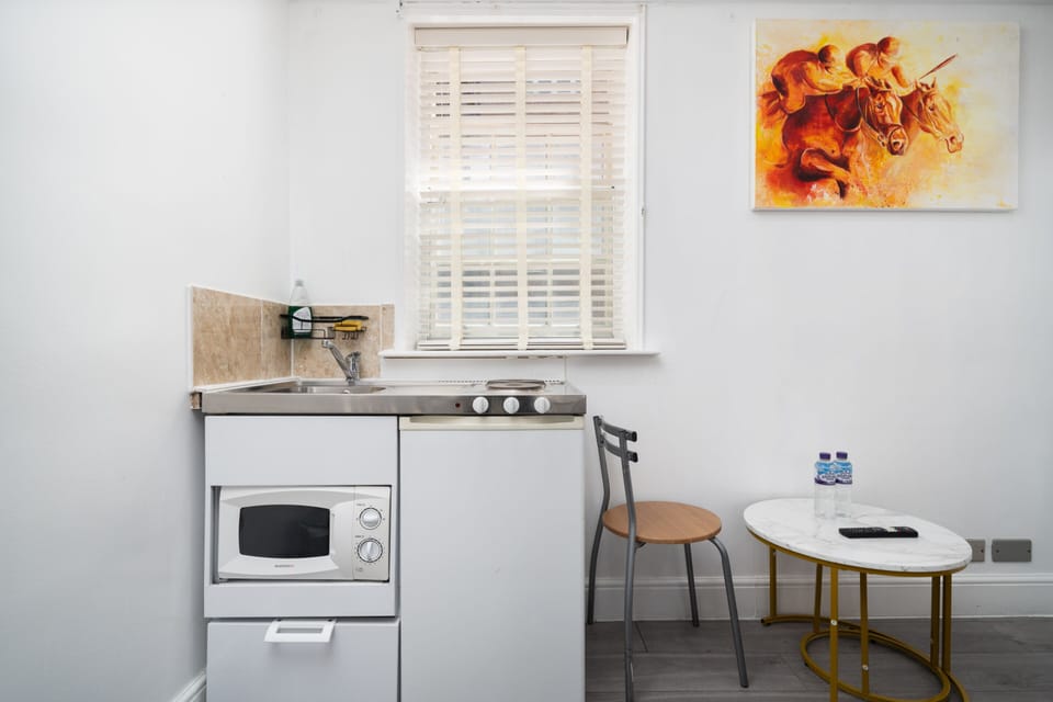 Flat 4 - Kitchenette 