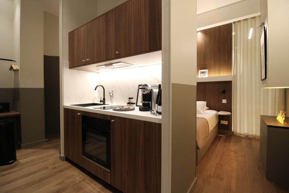 Suite Exécutive Agate, 54 rue Sala, 69002 | Private kitchen | Fridge, microwave, espresso maker, coffee/tea maker