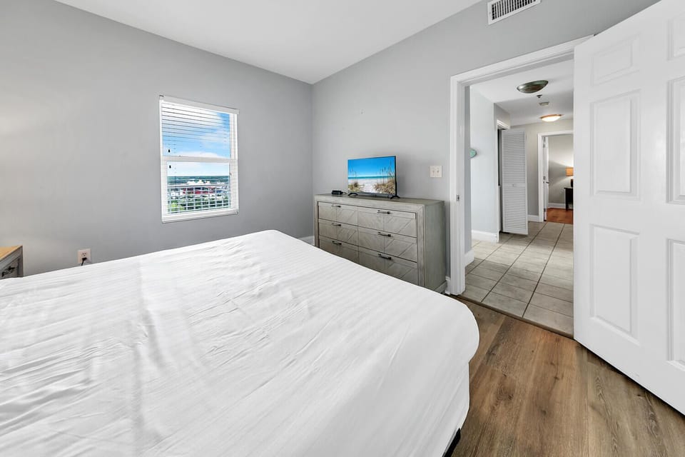 Guest bedroom
