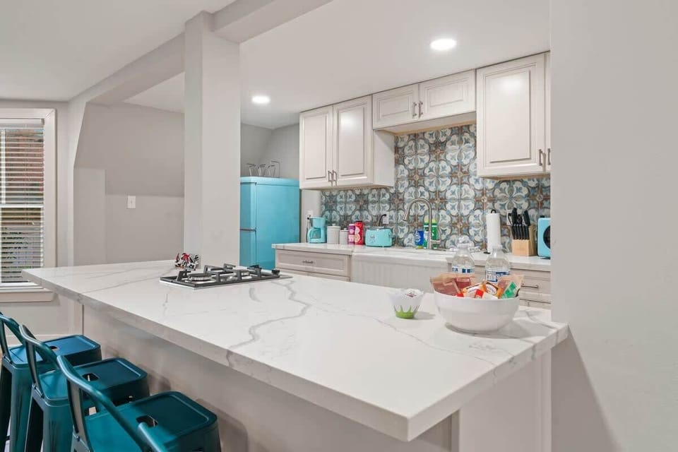 The kitchen has plenty of space for you to cook a full meal! We do not have a full-sized oven, but the microwave is a conventional cooker. 