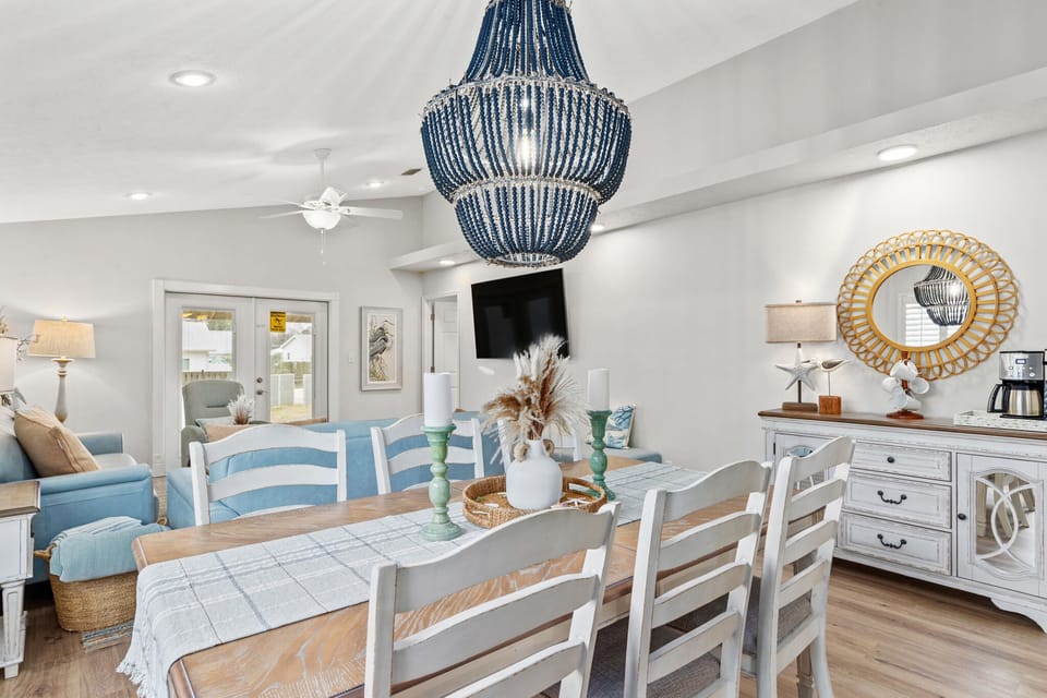 House, Multiple Beds, Patio, Garden View (307 Laguna St) | Dining
