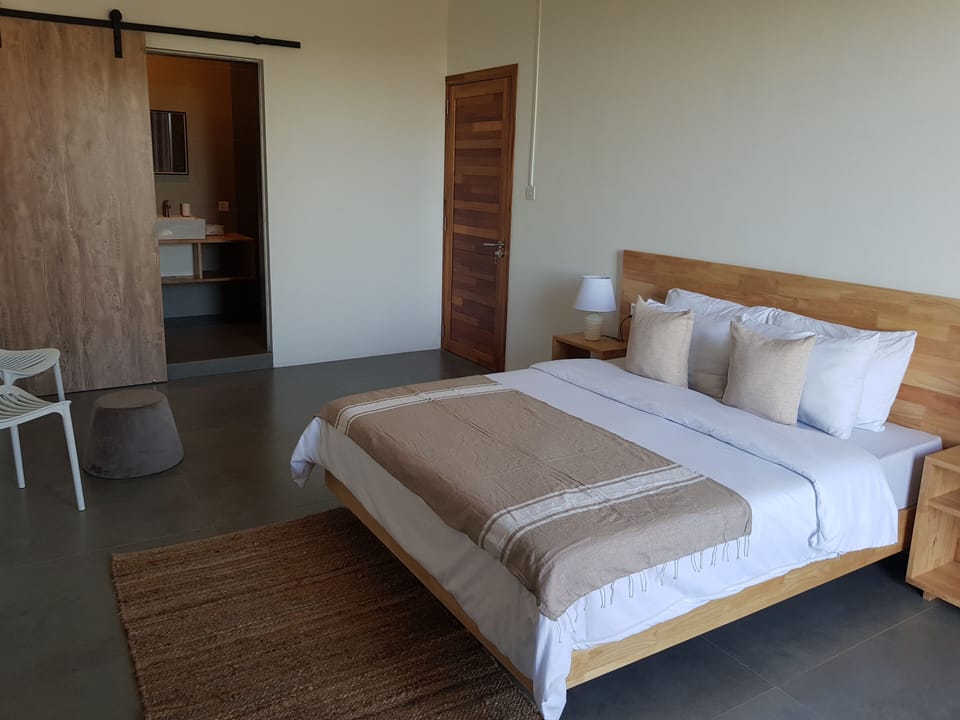 Standard Double Room | Minibar, in-room safe, laptop workspace, blackout drapes