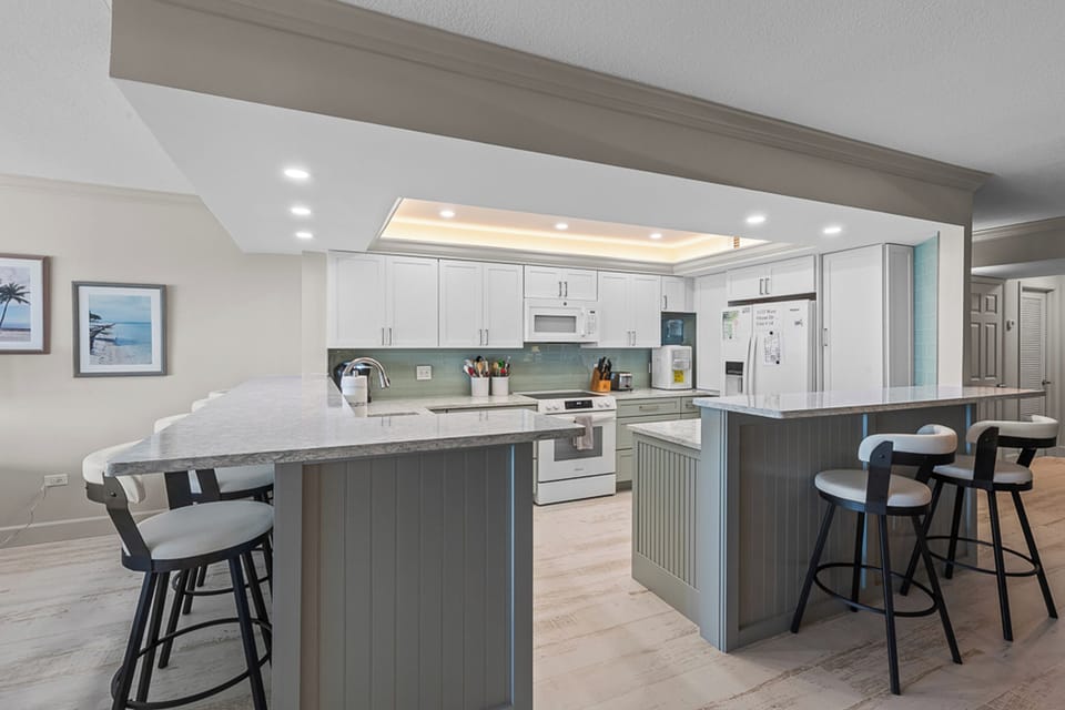 Open kitchen with breakfast bar