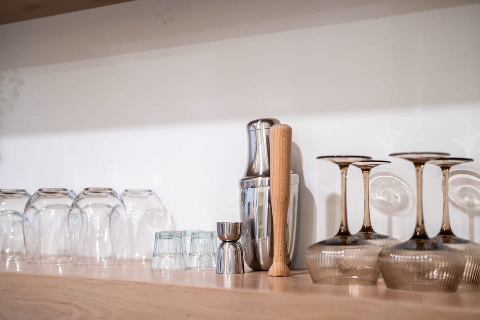 Please help yourself to the cocktail set and glasses
