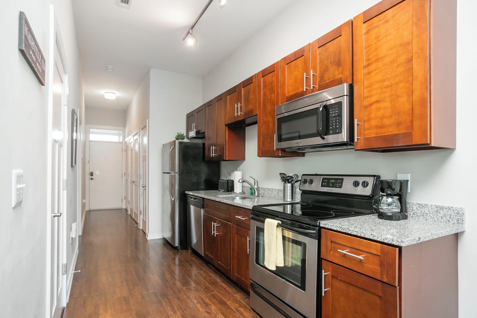 Full Kitchen w appliances -fridge, stove, microwave, oven, toaster, coffee maker