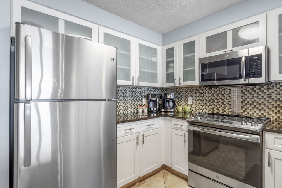 Stainless Steele appliances-gorgeous upgraded kitchen. Granite Countertops