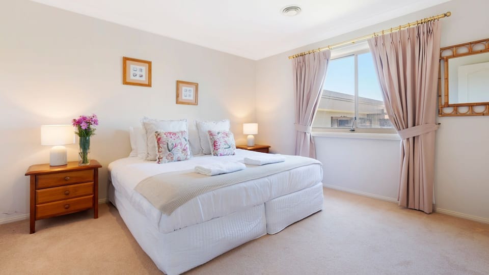 Dellwood | Bedroom 1 | King splitable upon request when booking