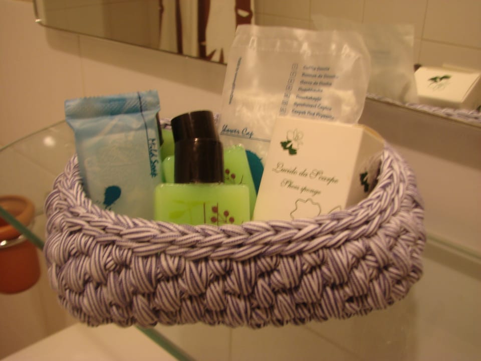 Economy Single Room, 1 Twin Bed | Bathroom amenities | Free toiletries, hair dryer, bidet, towels