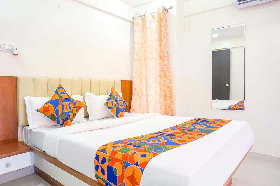 Egyptian cotton sheets, premium bedding, in-room safe, free WiFi