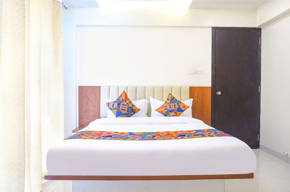Luxury Room | Egyptian cotton sheets, premium bedding, in-room safe, free WiFi