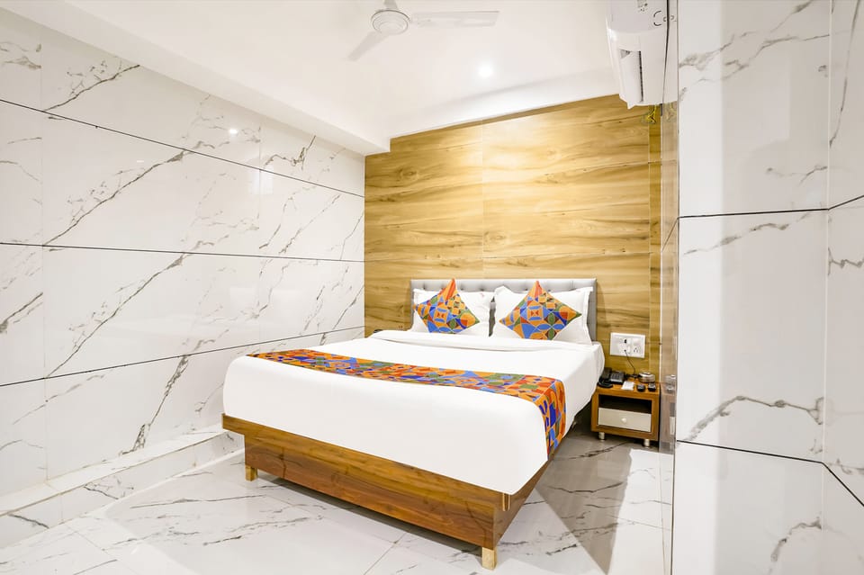 Premium Room, 1 Double Bed | Egyptian cotton sheets, premium bedding, in-room safe, desk