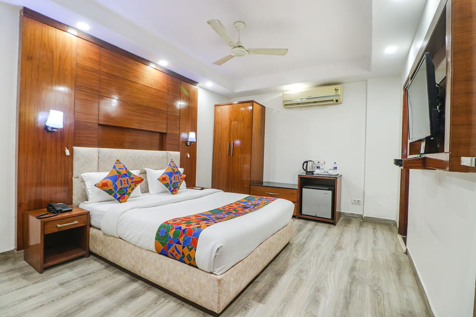 Luxury Room | Egyptian cotton sheets, premium bedding, in-room safe, free WiFi