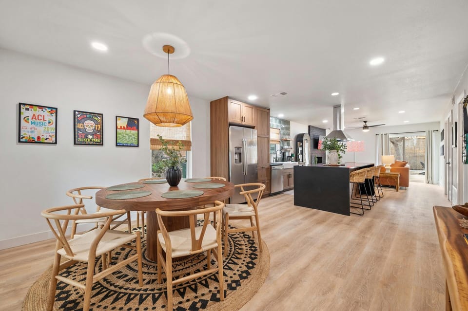 Dining Table area with seating for 6 so that everyone can enjoy a meal together