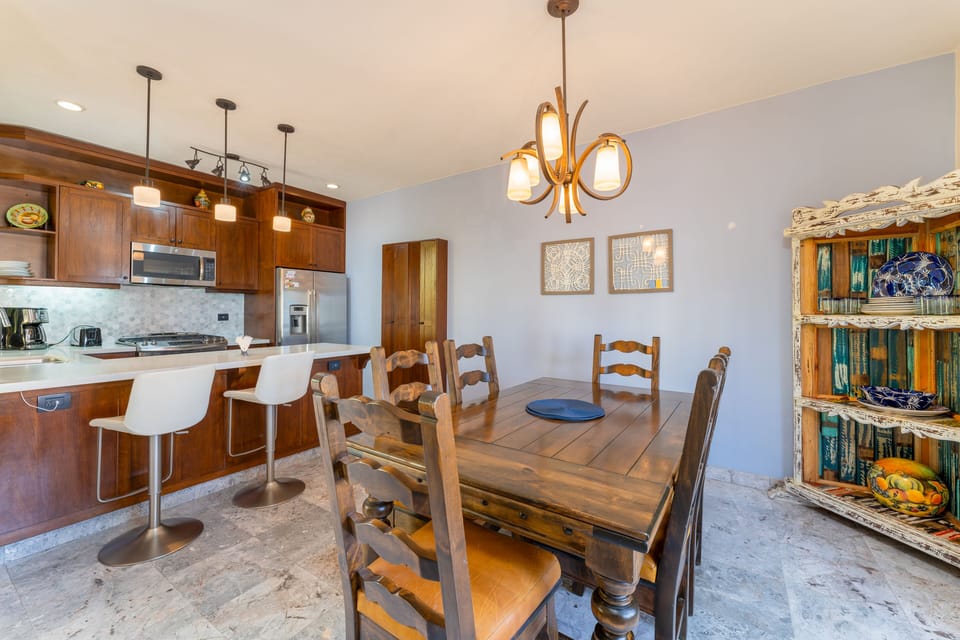 Breakfast bar and comfortable table seating for 6