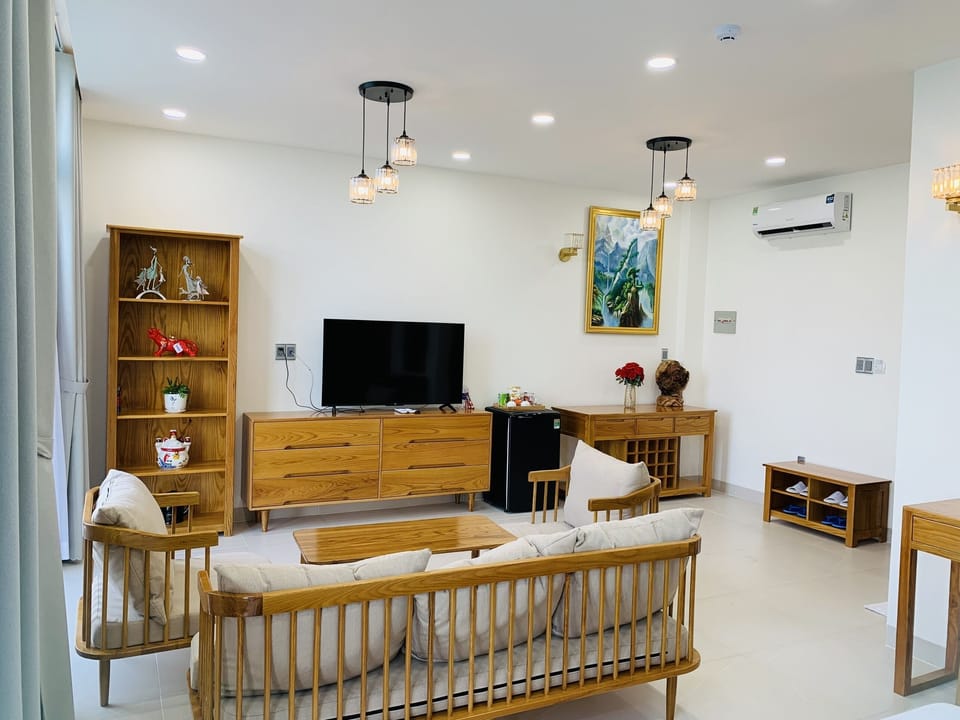 Panoramic Suite, Beach View | Living area | 40-inch flat-screen TV with cable channels