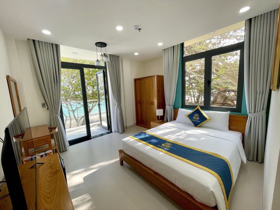 Deluxe Double Room | Minibar, desk, laptop workspace, WiFi (free)