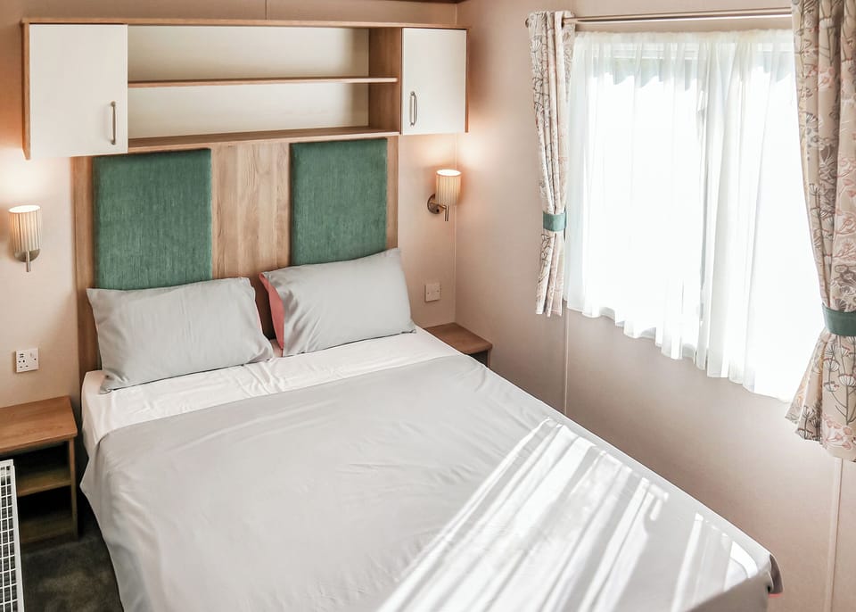 Bedroom, Bed, House