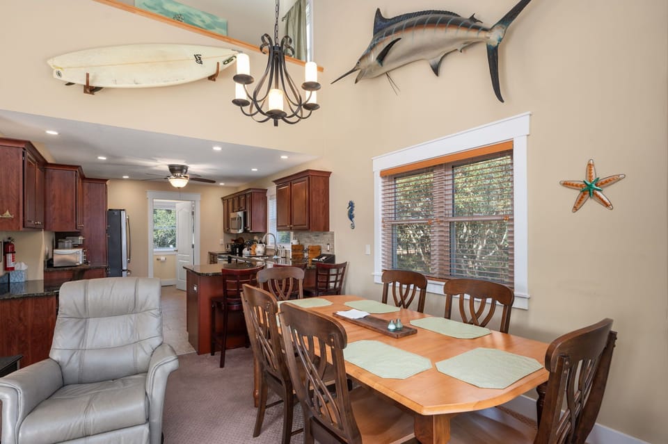 SH101: Reel Catch | ML Dining Area- Seating for 6, Deck Access