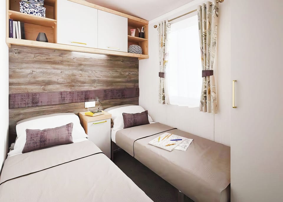 Bedroom, Bed, House