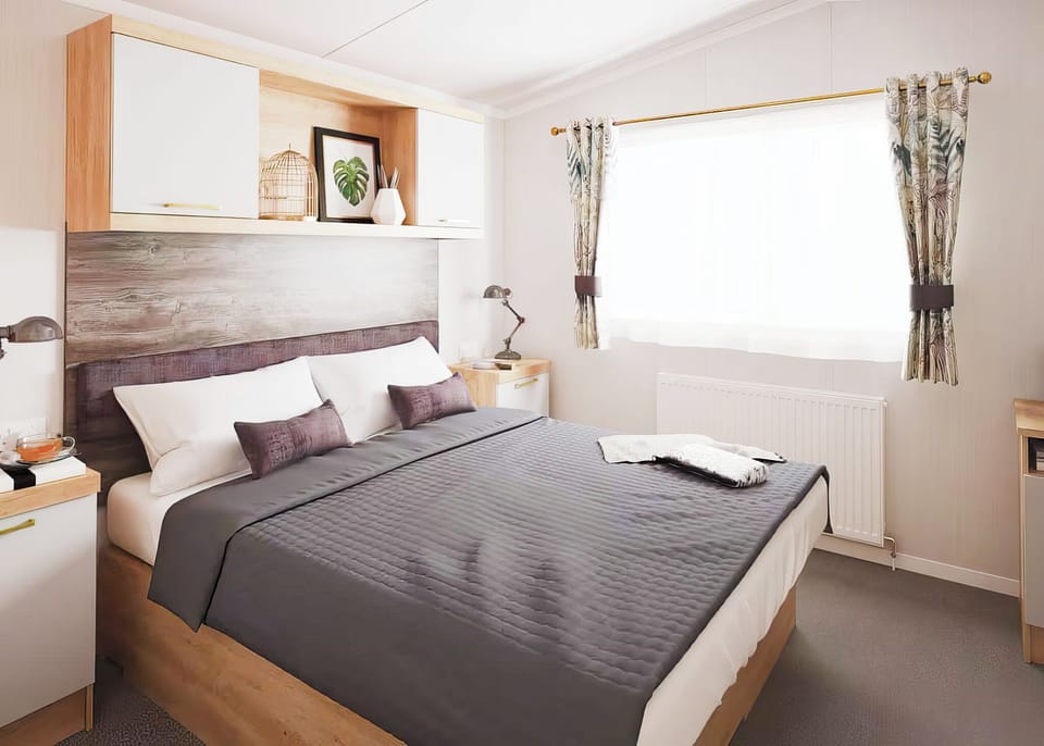 Bedroom, Bed, House