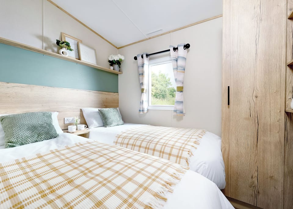 Bedroom, Bed, House