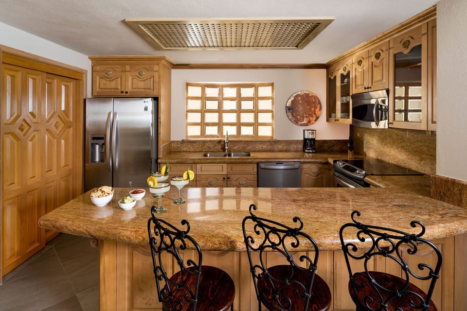 Large kitchen, pantry and laundry