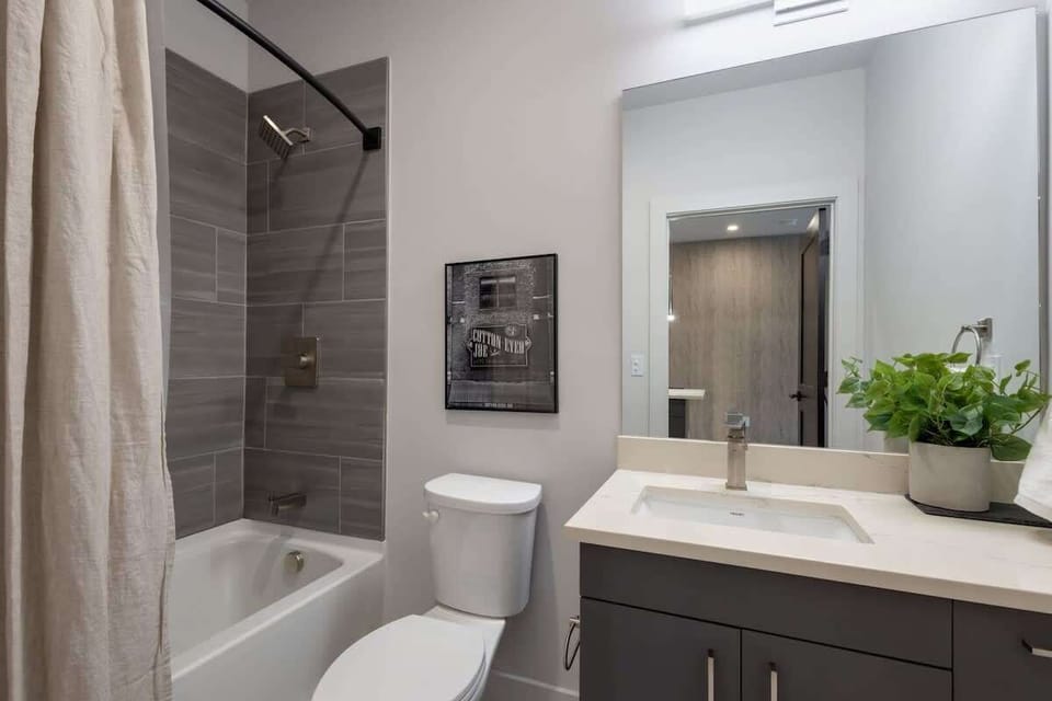1st Unit: 2nd Bathroom off the living space with shower/tub combo.