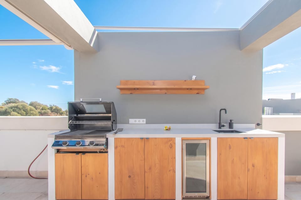 Outdoor kitchen