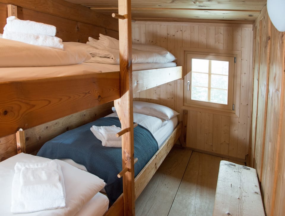 Bedroom with 4 bunk beds on the upper floor