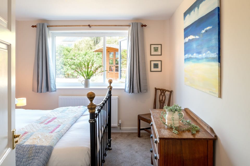 Ty Heulwen Double Bedroom