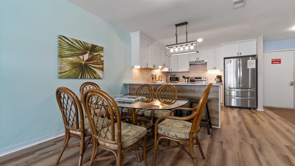 Dining Area - Seating for 6