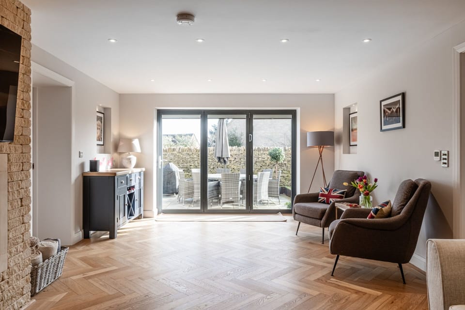 Nursery End House Sitting Room - StayCotswold