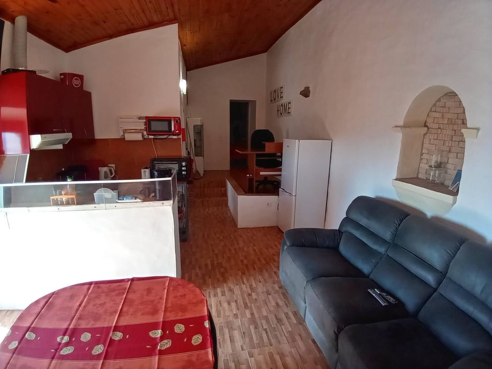 House, 2 Bedrooms, Private Pool, Garden View | Living area