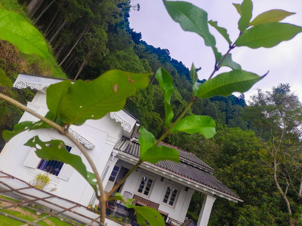 Hill House Haldummulla Bed and Breakfast in Uva Province, Sri Lanka