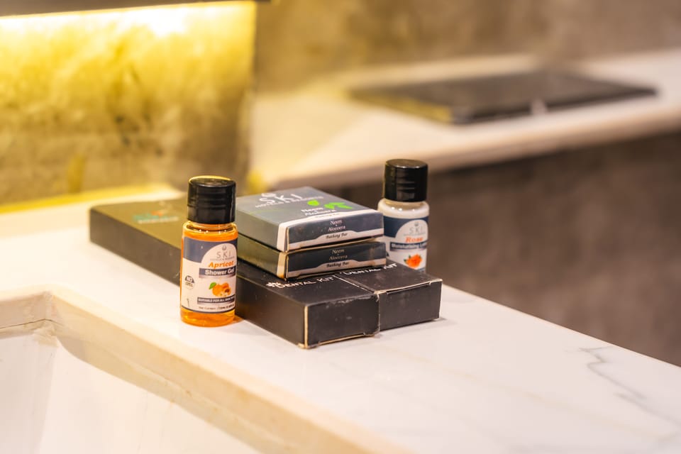 Deluxe Room | Bathroom | Free toiletries, slippers, towels, soap