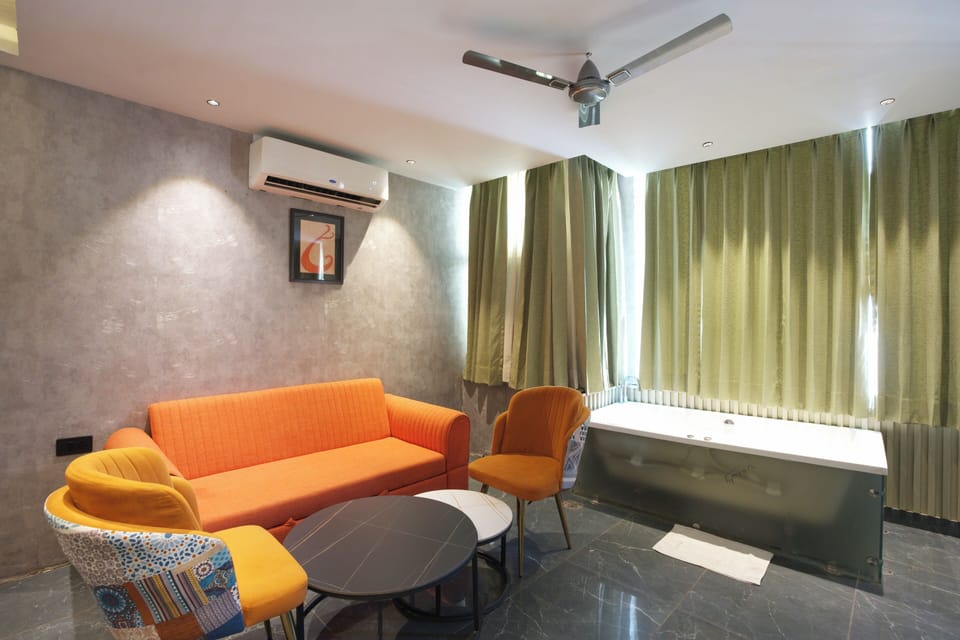 Presidential Room | Living area | 32-inch LED TV with satellite channels