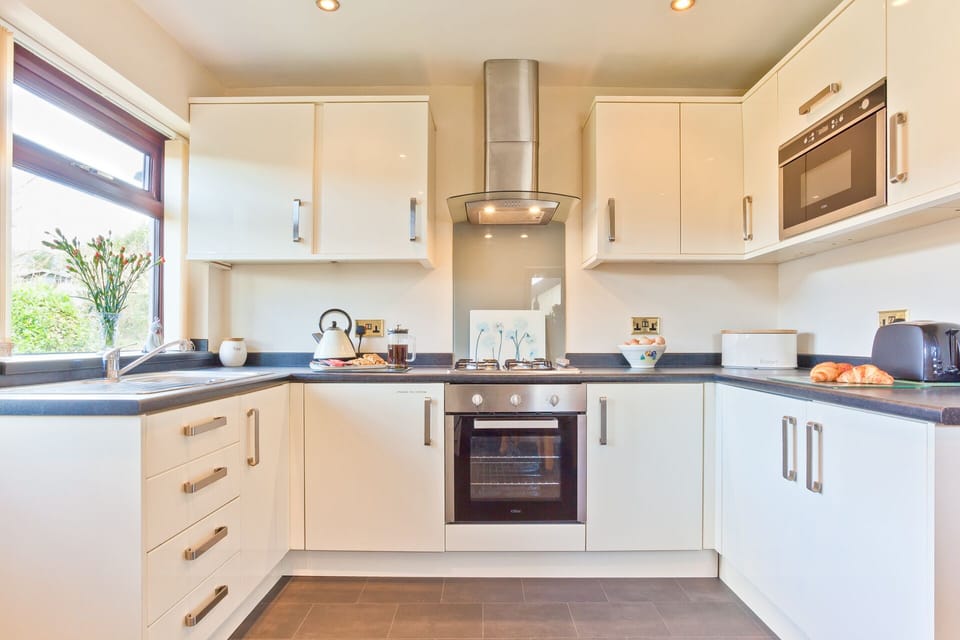 House | Private kitchen | Fridge, microwave, oven, stovetop