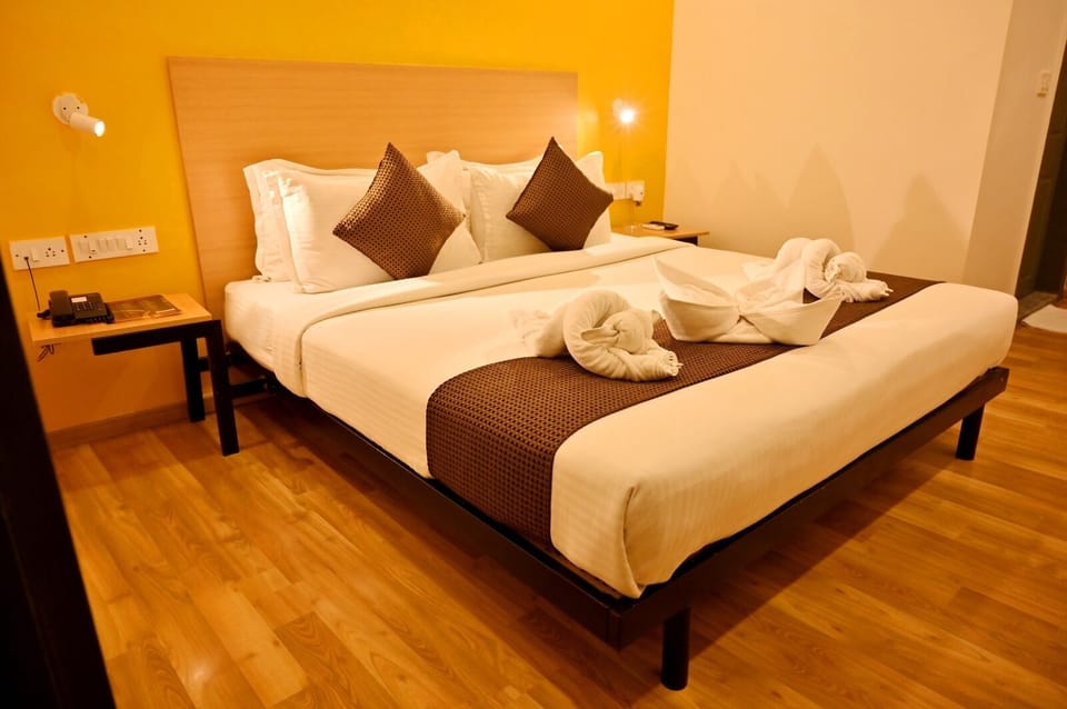 Deluxe Room | Iron/ironing board, free WiFi