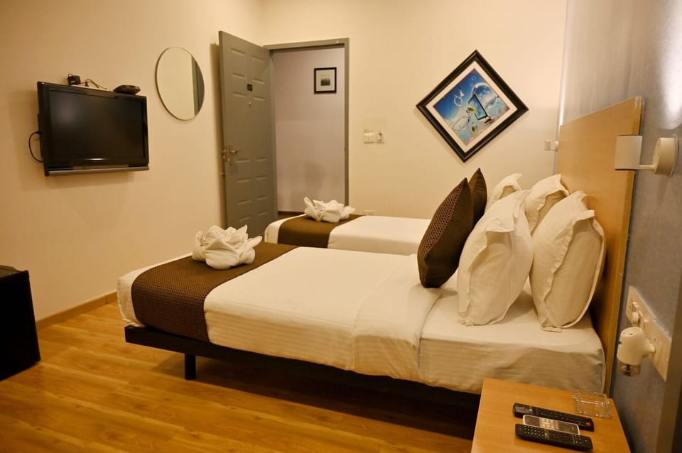 Executive Room | Iron/ironing board, free WiFi