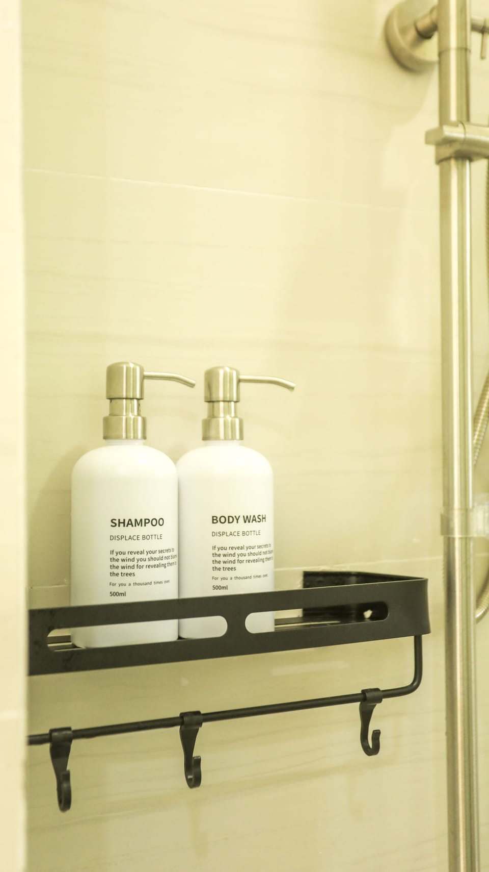 Superior Double Room | Bathroom | Free toiletries, hair dryer, slippers, bidet