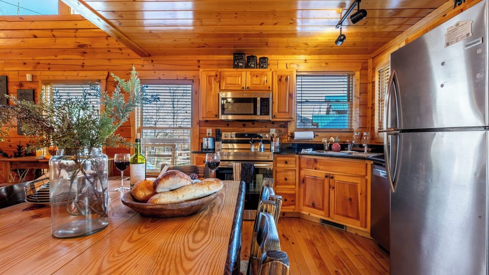 House (4 Bedrooms) | Private kitchen | Fridge, microwave, oven, stovetop
